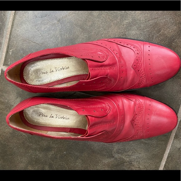 Pour La Victoire Red Leather Wing Tip Saddle Shoes - Picture 3 of 6